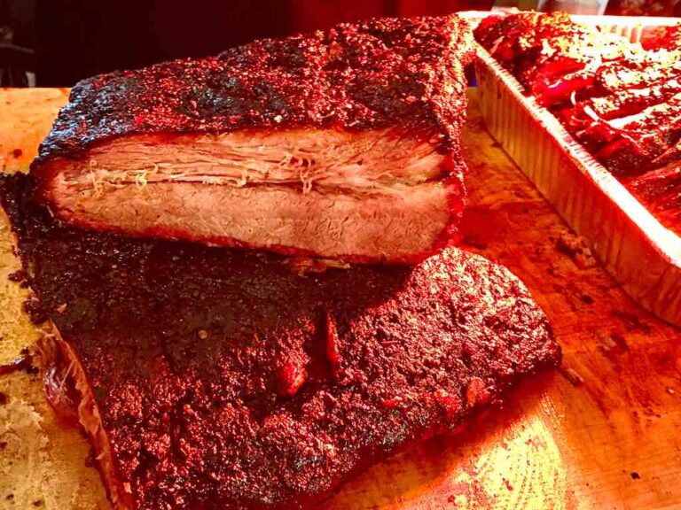 How to Keep Brisket Warm: Tips for Retaining Juicy Flavor